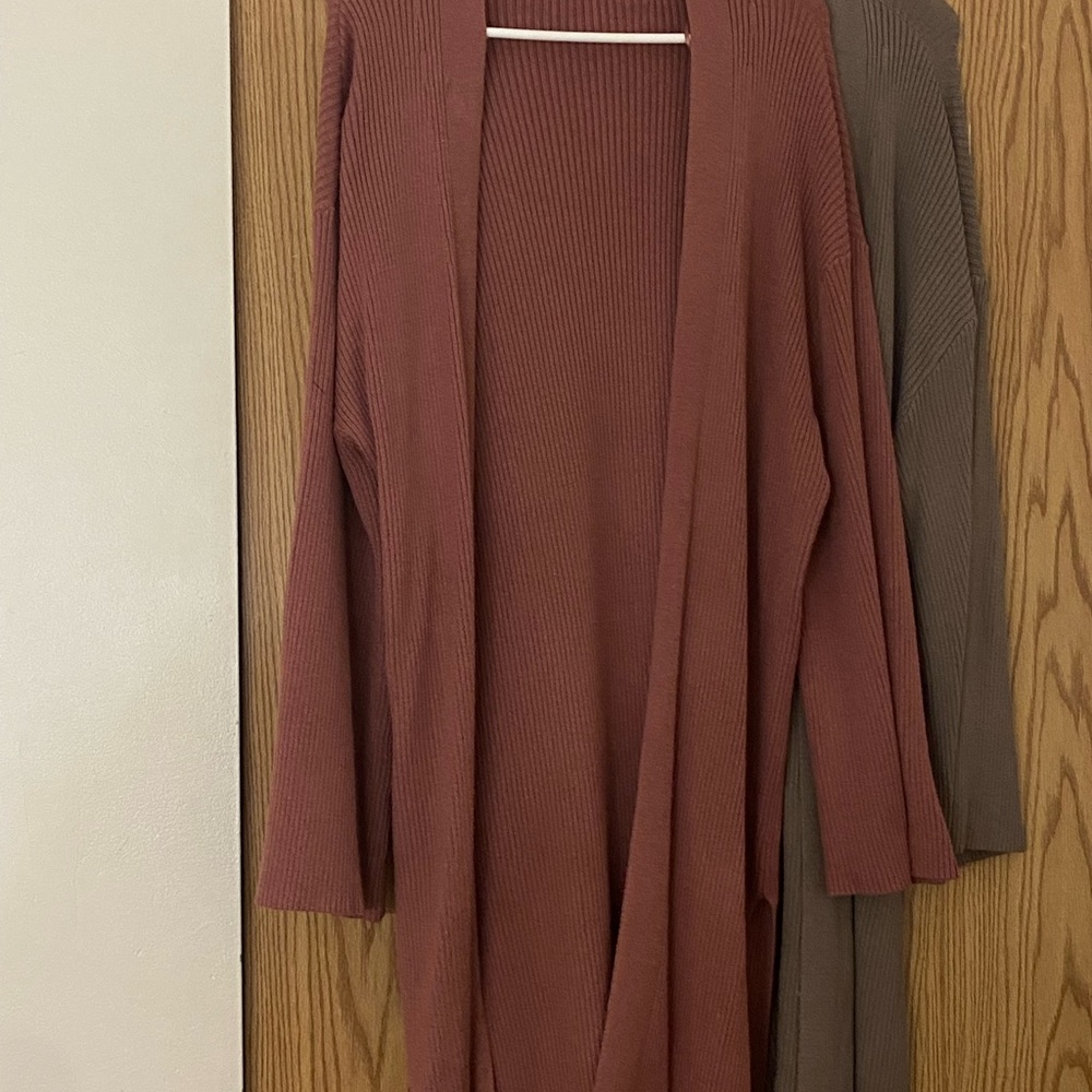 Dresses and tops - Picture 11 of 16